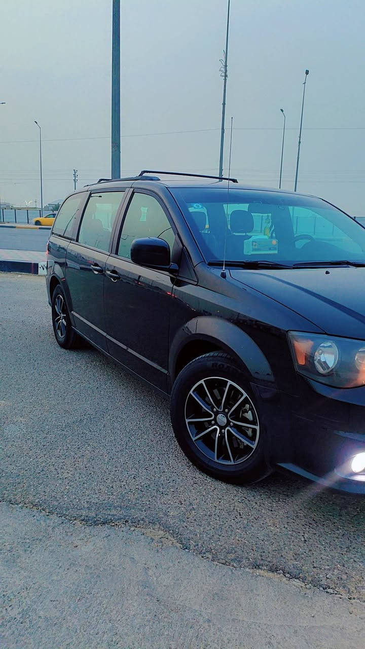 السلام عليكم اخوان سيارتي للبيع مديل19 دوج كرفان جي تي لون اسود السياره جاهزه من كلشي مكينه شرط ممفتوحه شركه كير فقد دهن مبدل يعني ممفتوح ولا مبدل بوب جنطه كهرباء حداديه قبل شهر مبدلها شرط كله اصلي خلفي امامي غرفه نضيفه كشنات جلد الاماميه كهرباء السياره بسمي اليشتري شرط خلال شهر يداور يعبر شهر يعذرني حته اكون صريح وياك اخوان السياره سعرها 175وكل التفاصيل كاتبها الك وحادث السياره موجود بالصور واني خادم يعجبك السعر اتصل تشلع عيوني مكاني كربلاء ***********وتحياتي للجميع
