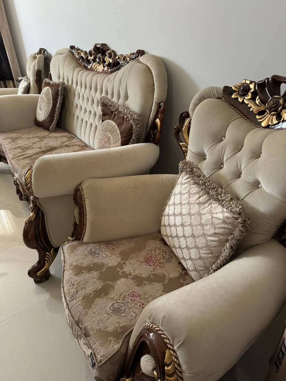 تخم ١٠ نفرات خشب ثقيل ، مقاعد و ارضيات التخم متحركة وتحتوي سحاب لسهولة الغسل ، مع طبلة وسطية مربعة ثقيلة قيمته ٥ مليون و سعر البيع مليون واحد فقط وبي مجال بسيط 
الموقع النجف


**إذا كنت صاحب هذا الإعلان وتريد حذفه لأي سبب، رجاءا أرسل رسالة إلى الدعم الفني**