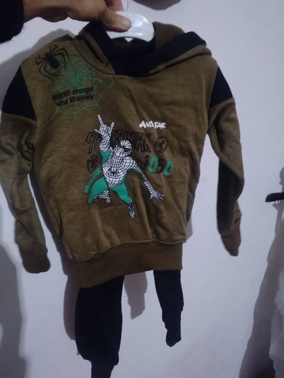 سلام عليكم
عدي ملابس اطفال جديده 

لبيع تصفيه محل 
كل موديل ويا الوانه
سعرهن بلاش
ستفسار بي وتساب ‏‪***********‬‏
