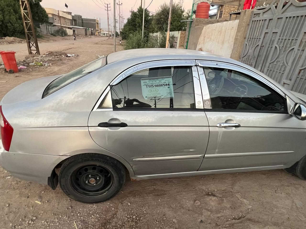 السلام عليك سبكترا موديل ٢٠٠٦ وارد أمريكي بدون دواخل محرك ٢٠٠٠ كير ومكينه جديد  تبريد ثلج السيارة ماناقصة شي  تحويل ثاني السعر 75وبيها مجال   للإستفسار على ***********
