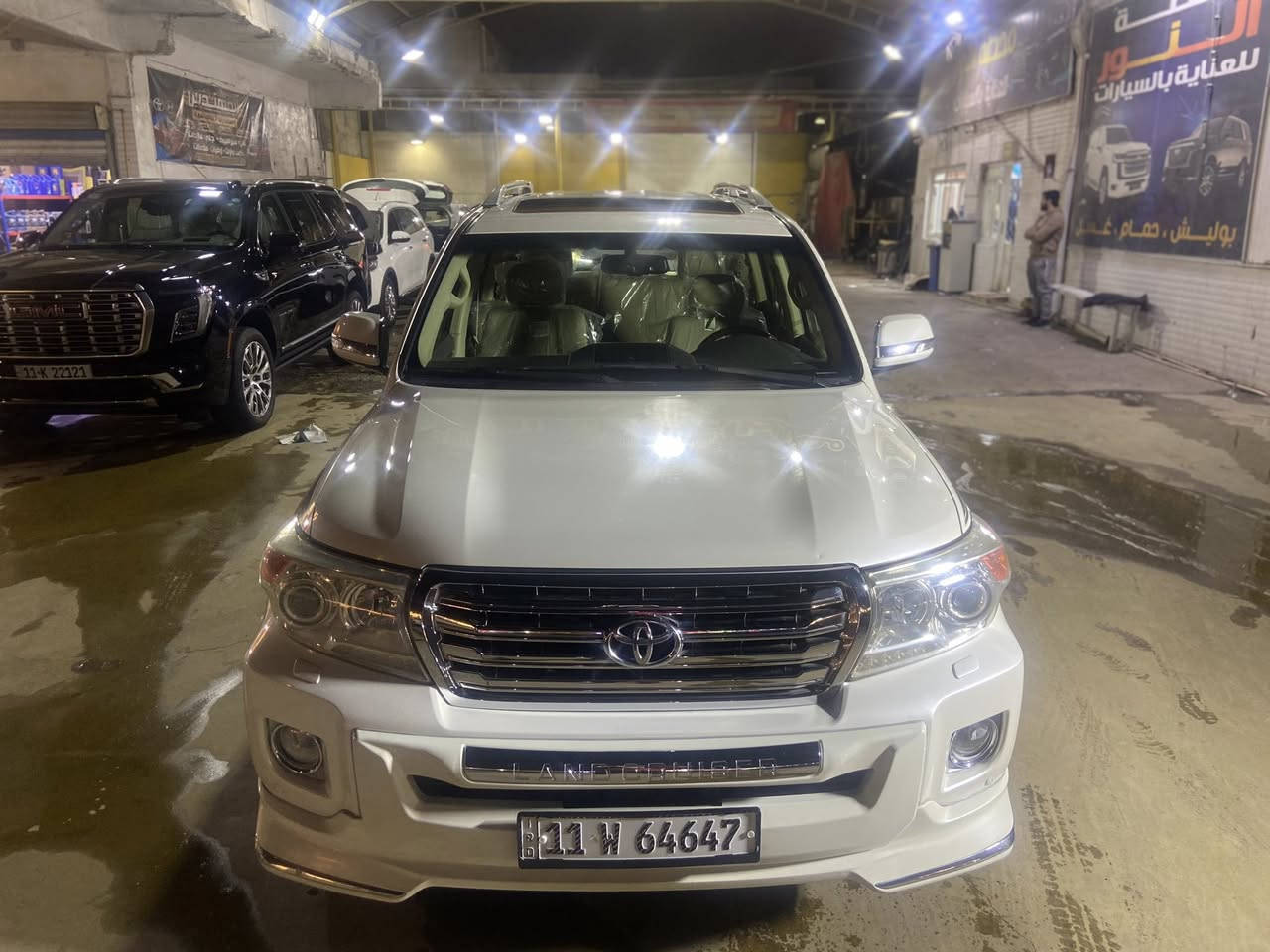 السلام عليكم لاندكروز موديل ٢٠١٤ خليجي بريم اصل ام الطفاية كفالة عامة من صبغ وتبديل ماشية ٩٠ الف حقيقي شرط برغي ما مفتوح بيها المحرك والكير كفالة وبيها تخم تاير جديد ومواصفات البريم معروفة 
فتحة سقف سلايت 
بصمة ابواب وتشغيل وصندوق 
تشغيل عن بعد 
انارة ترحيب 
انارة داخلية
دشبول صاج 
داخل جلد بيجي سبعة راكب 
ثلاث قطع تبريد مركزي 
فور ويل 
كاميرا دوارة 
حساس امامي خلفي مكانها بغداد وسعرها 
٣٩٣ للاتصال 
***********
