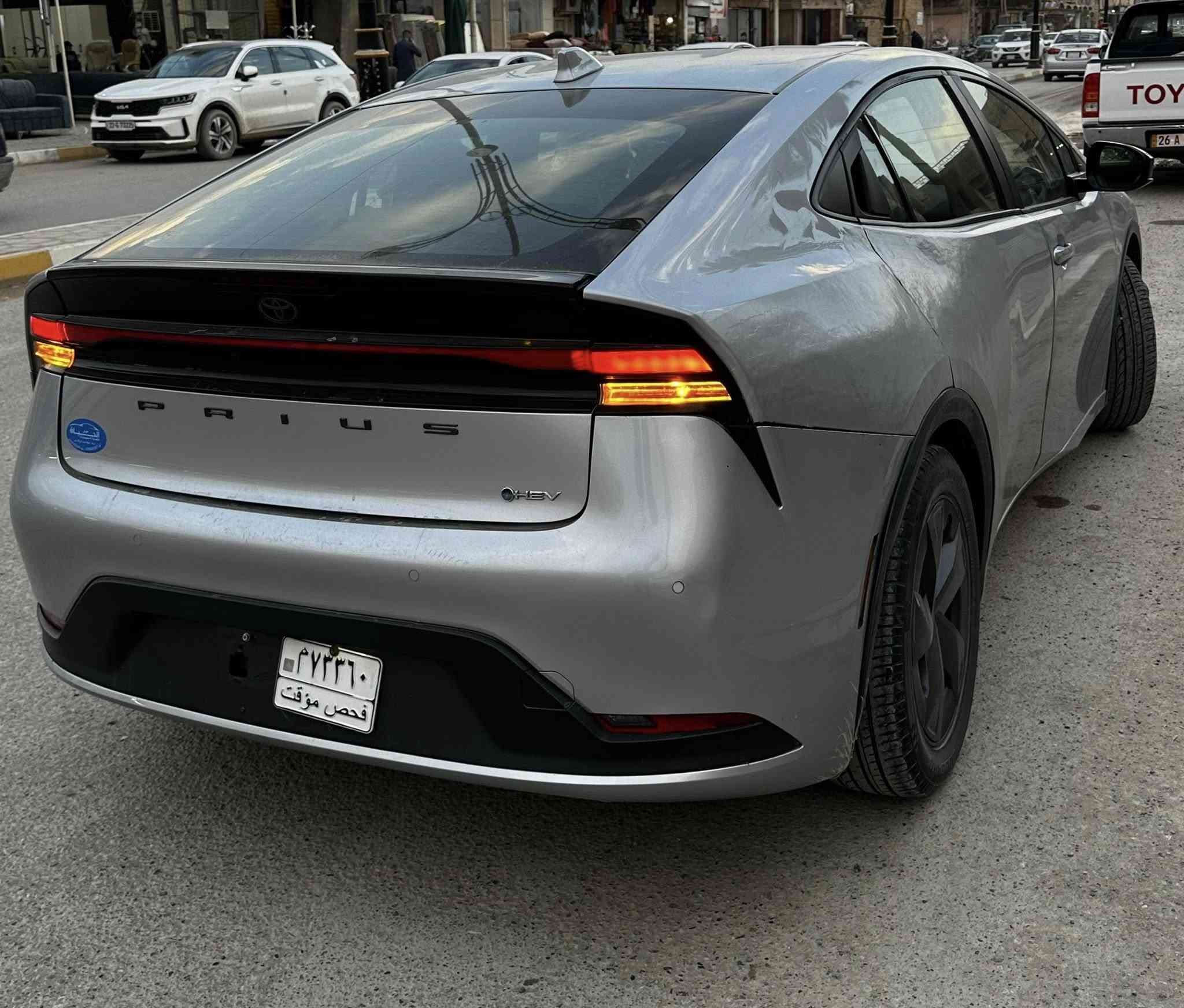 🚘 تويوتا بريوس 2023 – اللون سلفر الملكي
اراوس وبيع يرهم حسب القناعه 

السعر  158 ابلاش ابلاش ارخص ابريوس ب العراق 

 🚘

هايبرد

✨ بصمة تشغيل | بصمة أبواب | إشارات ترحيب | بصمة جنطة | محرك 2000cc | اقتصادية وصاروخ تصميم ✨

📍 الوصف العام:

تويوتا برايس 2023 تجمع بين الفخامة والأداء والقوة في تصميم واحد.

سيارة تلفت النظر من أول لحظة، مظهرها أنيق وصاروخي بنفس الوقت، واللون السلفر يزيدها هيبة ولمعان.

تجربة قيادة فريدة، هدوء المحرك ونعومة القيادة يخلوك تحس إنك راكب أعلى فئة من سيارات تويوتا.

⸻

⚙️ المواصفات الفنية:

 • المحرك: 2000cc قوي واقتصادي جداً بالبنزين — يعطي عزم سريع واستجابة ممتازة.

 • نظام التشغيل: تشغيل بصمة ذكية بدون مفتاح.

 • الأبواب: دخول بصمة أبواب — تفتح وتغلق تلقائياً عند اقترابك.

 • إشارات ترحيب ضوئية عند الفتح – لمسة فخمة وجو استقبال جميل.

 • بصمة جنطة (فرامل إلكترونية) – راحة وأمان أكثر أثناء التوقف.

 • ناقل حركة أوتوماتيكي ناعم جداً – نقلات سريعة وسلسة بدون أي اهتزاز.

 • مكيف تبريد قوي جداً – تبريد فوري ومناسب لأجواء العراق الحارة.

 • تصميم داخلي فاخر:

 • مقاعد مريحة بتفاصيل أنيقة

 • شاشة وسطية ذكية مع كاميرا خلفية واضحة جداً

 • تحكم كامل بالمقود

 • أنظمة أمان حديثة: وسائد هوائية – حساسات خلفية – نظام ثبات إلكتروني

⸻

🌟 الإيجابيات:

✔ تصميم عصري ورياضي يخليها مميزة عن باقي السيارات.

✔ اقتصادية جداً بالوقود رغم المحرك القوي.

✔ اللون السلفر يعطيها مظهر راقٍ وما يبين الأوساخ بسهولة.

✔ تويوتا = اعتمادية، متانة، وسهولة صيانة.

✔ سيارة تجمع بين الأناقة والعقلانية – تناسب الشباب والعائلة بنفس الوقت.

⸻

📞 للتواصل: ‎(‭ ***********)

📍 الموقع: ‎(صلاح الدين– سامراء )

💬 لا تفوّت الفرصة! سيارة نظيفة جداً ومواصفاتها تخبل، الجاد يتواصل – والله يرزق المشتري

الضرر كما موضح مع الصور بجم كبس 

السعر158 . ابلاش ابلاشششششش ماكو  هيج سعر ب العراق
