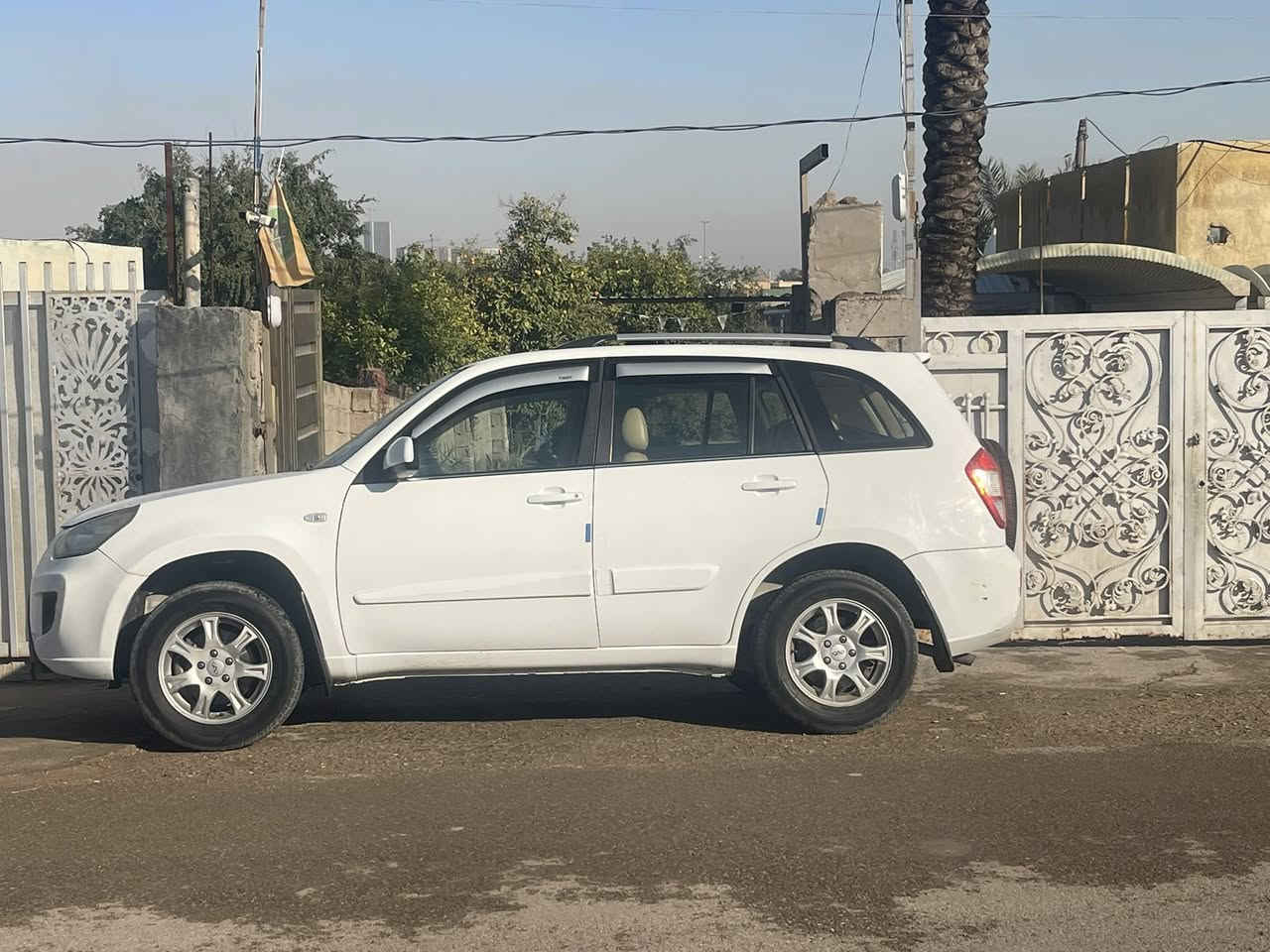 سلام عليكم ورحمة الله سياره تيكو موديل 2013 رقم بغداد الدولي الجديد كير كهربائي مكفوله السياره من ضربة وصبغ محرك وكير وداخل بصوره عامه سياره بسمي تاير جديد شاشه وكامره تبريد تدفئه شغال داخل جلد جديد سياره جديده مال بيت ماشيه السياره 108 Km  صدر امامي خلفي جديد دبلات جديد سياره حلوه نضيفه جديده بلعافيه عل يخذهه السعر مال سياره 70 ورقه وبيهه مجال حك الجيه مكاني بغداد الدوره رقم الهاتف *********** والسلام عليكم
