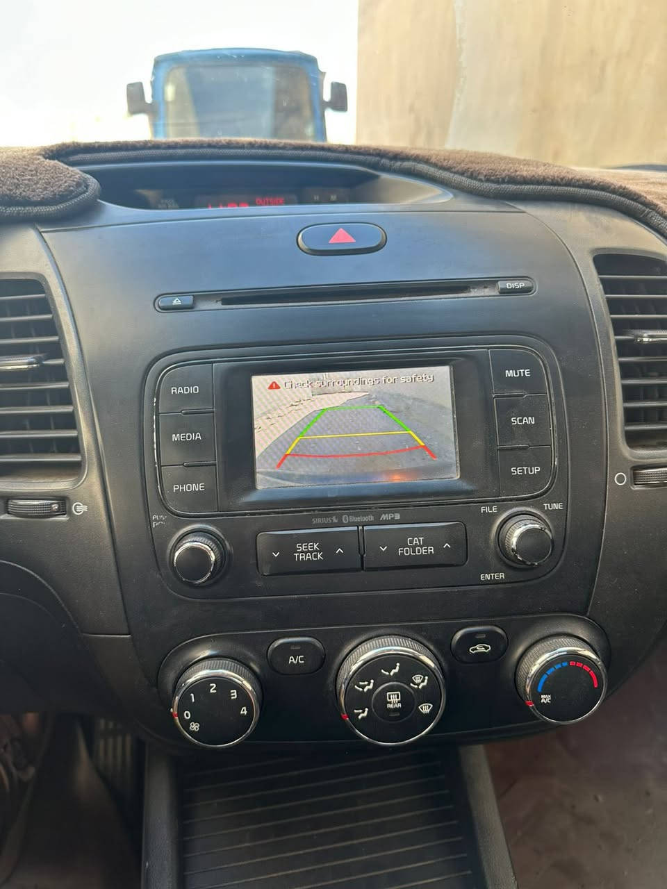 السلام عليكم فورتي 2016
محرك 2000 دوش 
ماشيه 93
رقم دولي جديد باسمي 
سنوية وهزة جديدة 
حادث والسونار كدامك 
السعر 105 وبيه مجال 
الاتصال 
***********
