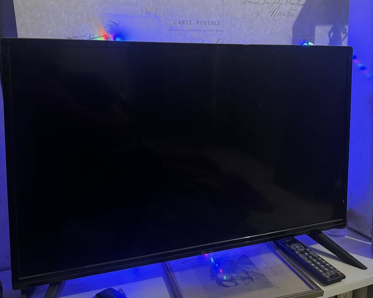 شاشه الريان حجم32 مكفوله مداخله تصليح باب اولمع الريمونت الاصلي مالتهة السعر 65 الف مكاني بغداد الدوره ***********
