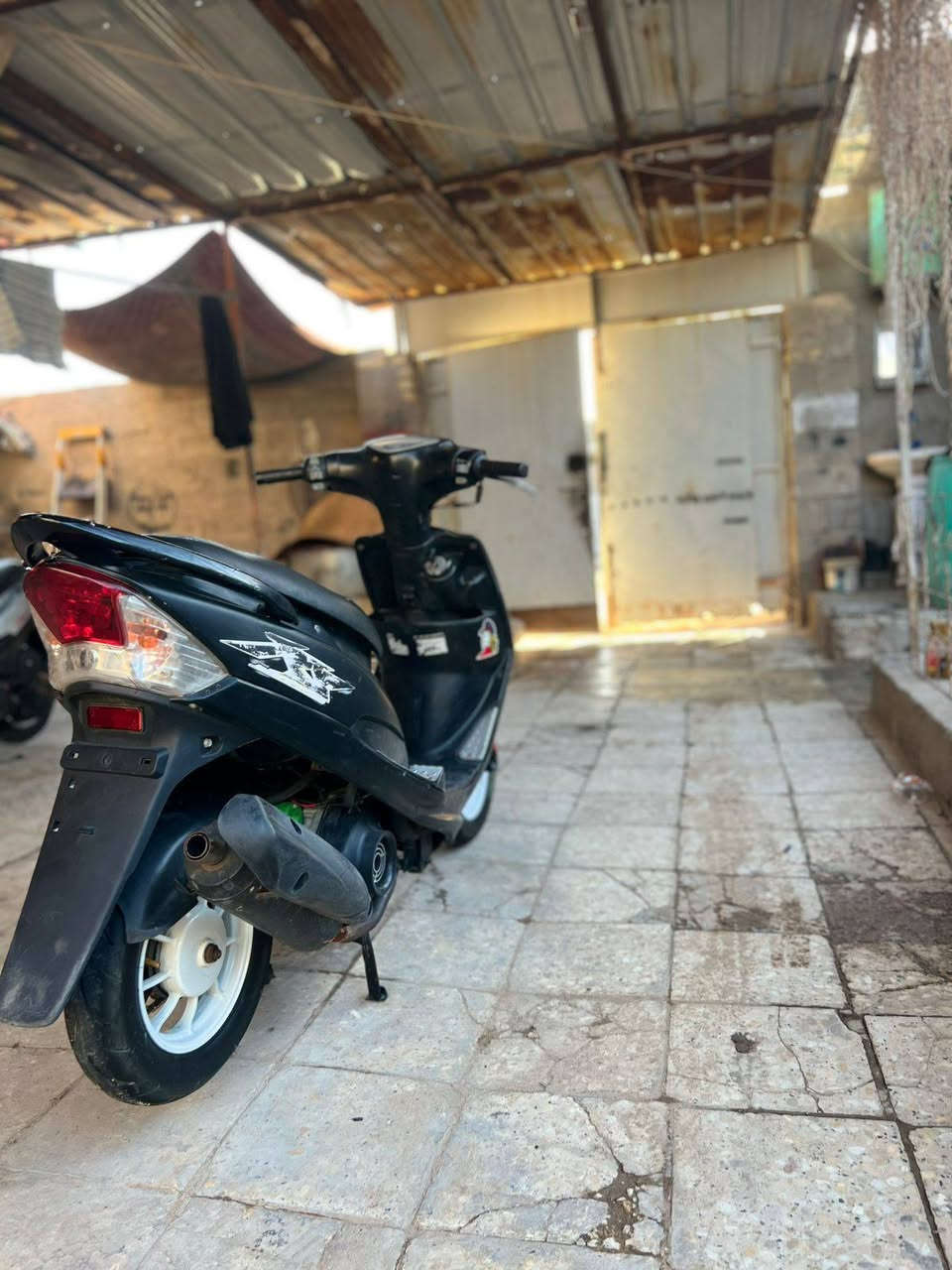 سلام عليكم دراجه ماكس عدله بسعر ٧٥٠ اينقص ما بيها كلشي شغال من طول لطول نكره سلف محرك ما مفتوح ولا تبخير ولا تنقيص دراجه حلوه ومختمه ويلات رياضي بلاد مو تجاريات تخم تاير جديد جلاتيني اصلي قفال ستيرن قفال صندوك كله شغال دبلات هم حلوات وشغالات شلعه معدل خير من الله نعومه حلوه مكاني بصره خمسه مسل رقم هــ/***********
