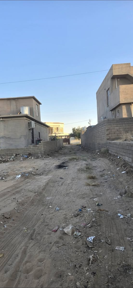 السلام عليكم...أرض سكنيه للبيع المساحه 600متر المزرعه مقابل بيت الحاج خالد الحمود السعر 13مليون ..*********** ___***********...
