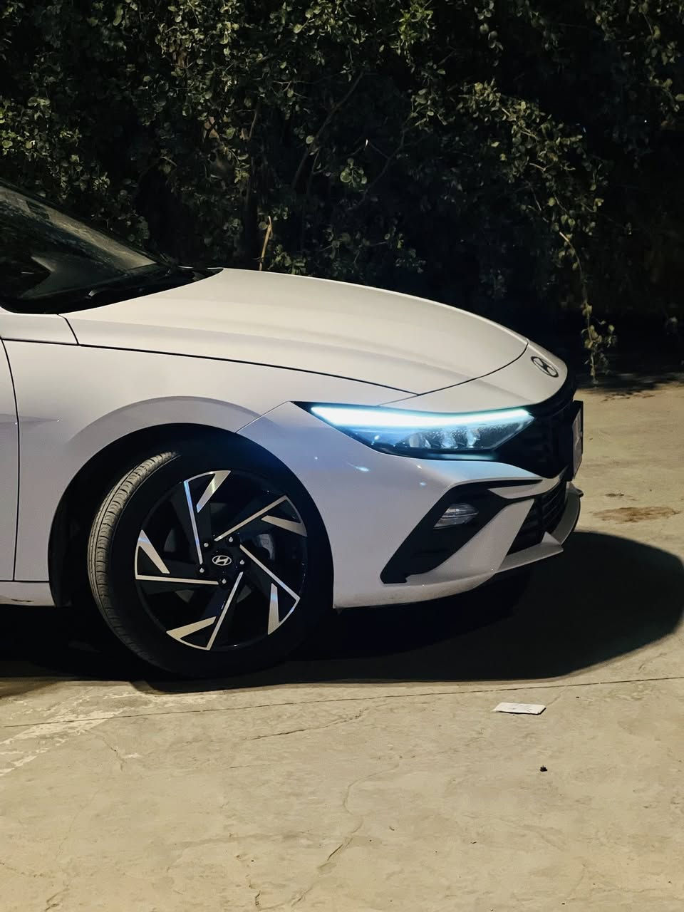 النترا 2023 شكل ال24 تجميع صيني  السياره كفاله عامه ماعده رصعه بالجاملغ جهة السايق السياره جديدة بمعنى الكلمه ماشيه 26 الف 
السياره فول مواصفات 
فتحه 
تحكم ستيرن
هاند بريك دكمه
اوتو هولد
اربع انضمه قياده
حساسات اماميه خلفيه 
6ايرباك
تبريد خلفي  
كشنات جلد 
مري شفط 
السعر 135 وبيها مجال قليل
***********
