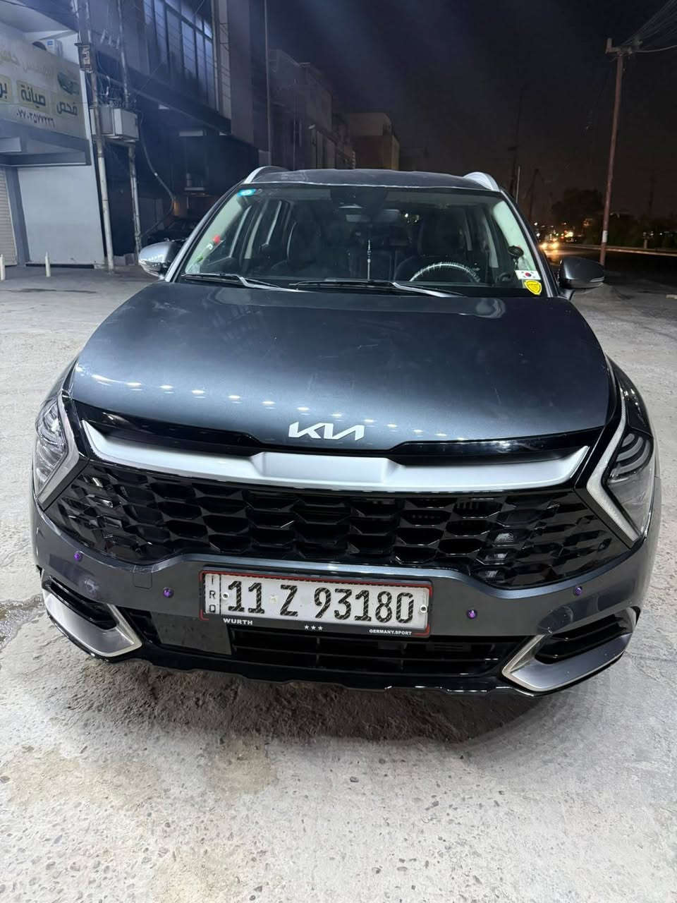 🚘 للبيع | كيا سبورتاج هايبرد EX موديل 2024 🚘
✨ ممشى: 20 ألف كم فقط.

سيارة استخدام شخصي، باسمي، بحالة الوكالة وجاهزة لنقل الملكية مباشرة، ولا تحتاج أي مصروف.

🔹 المواصفات: ✅ محرك 1.6 تيربو هايبرد (Hybrid). ✅ ناقل حركة أوتوماتيك. ✅ تشغيل بصمة (Push Start). ✅ دخول ذكي (Smart Key). ✅ شاشة لمس كبيرة تدعم Apple CarPlay وAndroid Auto. ✅ كاميرا خلفية. ✅ رادار أمامي وخلفي. ✅ حساسات توقف أمامية وخلفية. ✅ نظام الكبح التلقائي في حالات الطوارئ. ✅ نظام المحافظة على المسار (Lane Keep Assist). ✅ نظام التحذير من الخروج عن المسار. ✅ مثبت سرعة. ✅ مقاعد جلد أصلية مع تدفئة للمقاعد الأمامية. ✅ تكييف أوتوماتيك مزدوج. ✅ شاحن لاسلكي للهاتف. ✅ مرايا كهربائية مع طي كهربائي. ✅ إنارة LED أمامية وخلفية. ✅ جنوط ألمنيوم أصلية. ✅ نظام الثبات الإلكتروني (ESP). ✅ نظام مانع الانزلاق (TCS). ✅ نظام ABS مع EBD. ✅ مساعد صعود المرتفعات (Hill Assist). ✅ وسائد هوائية متعددة. ✅ حساس ضغط الإطارات (TPMS).

🎁 كتلوكات الوكالة موجودة. 🎁 أرضيات الوكالة الأصلية غير مستخدمة.

❌ بدون فتحة سقف.

💰 السعر المطلوب: 20,500 دولار، وبيه مجال للجاد فقط.

📞 للاستفسار: ***********

السيارة نظيفة جدًا، ممشاها 20 ألف كم فقط، وبحالة الوكالة من الداخل والخارج، وتستحق المشاهدة.
