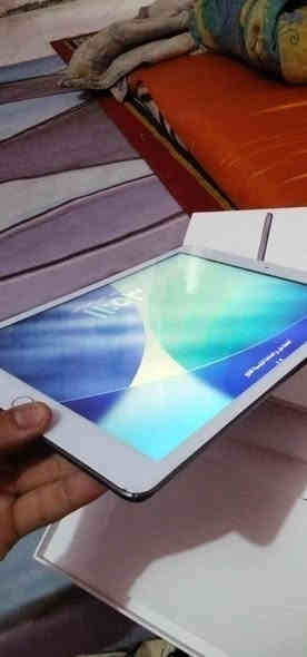 الايباد 9 ذاكرته 64
بطاريته 89 
مبدل فقط حساس 
سعر 150 بيه مجال قليل
مكان ناصريه مركز يم جامعة العين 
***********
