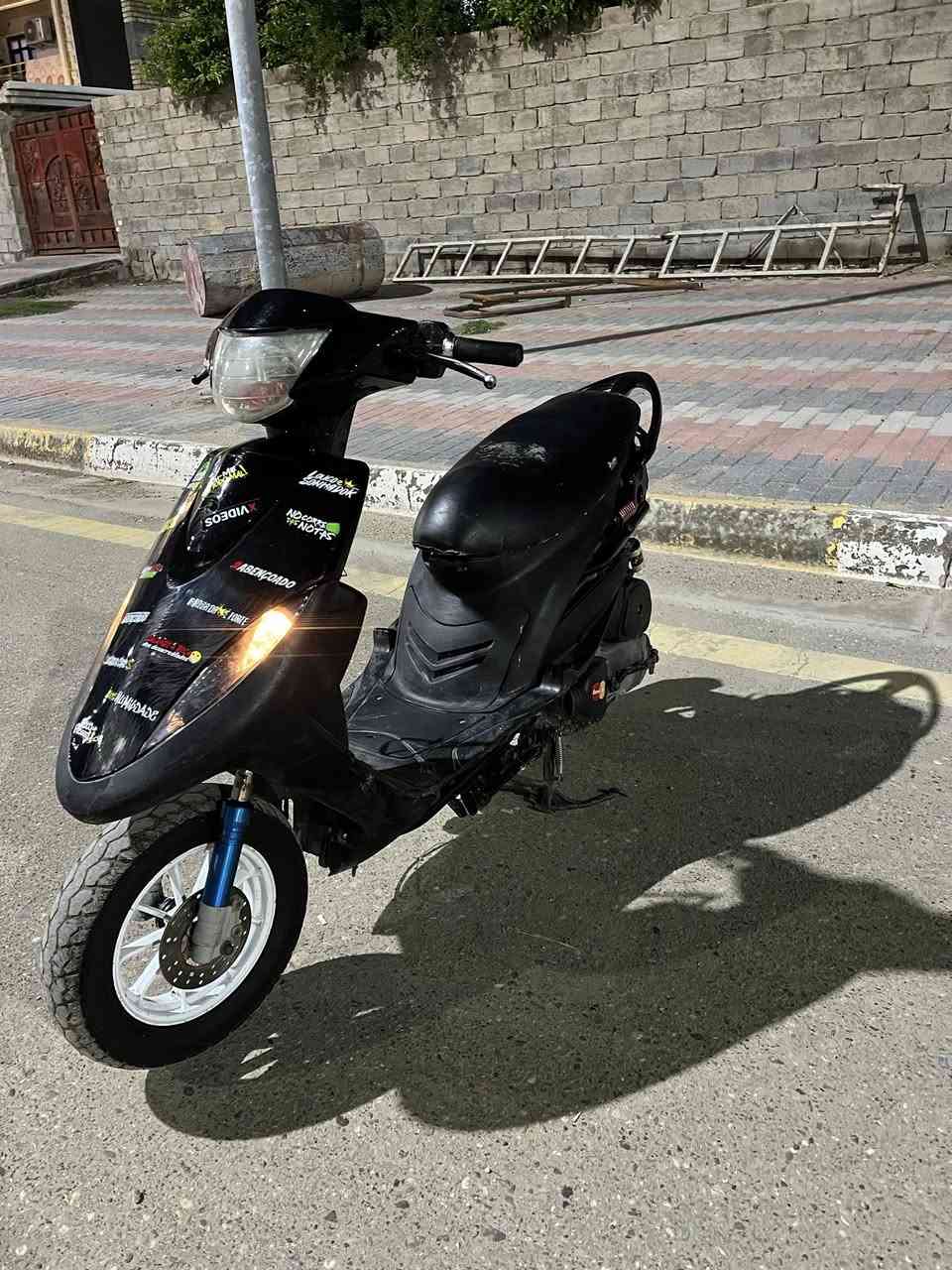 سلام عليكم ماكس عدله 
مكينة 55 خير من الله 
كلجات رياضي 
بيها كت قبق فلاوين قطره دهن قبق جوزه براغي كاعيه 

صدر رياضي ودبل خلفي اصلي اصلي 
سلف رياضي وياله مشيف اصلي 
نكره سلف هندر  السعر 450 
*********** مكاني فلوجة
