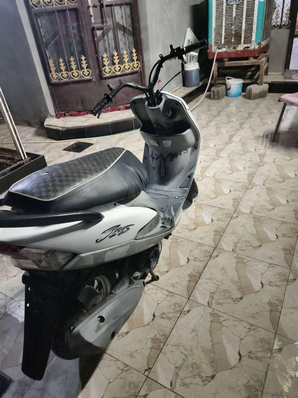 سلام عليكم ماكس منغولي نكره سلف هندر بوشه بلادي ما مفتوحه مزوده كابريتر وسلف رياضي شلعه ومعدل يخبلن ابيعه كامله ما محربه لسعر 650 مكاني حله مهندسين 
لرقم***********بي واتساب
