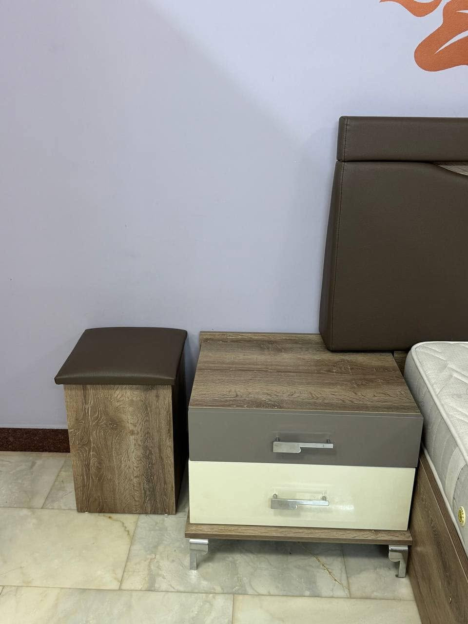 السلام عليكم ورحمة الله وبركاته

غرفة نوم 🇹🇷للبيع بحالة ممتازة، مكونة من 8 قطع:

🛏️ سرير نفرين كبير
👔 كنتور (دولاب ملابس) 6 أبواب
🪞 مع باقي الملحقات كاملة

✅ تباع كاملة فقط

💰 السعر: 700,000 دينار

للاستفسار أو المعاينة، يرجى التواصل على الخاص.

بغداد العامرية


**إذا كنت صاحب هذا الإعلان وتريد حذفه لأي سبب، رجاءا أرسل رسالة إلى الدعم الفني**