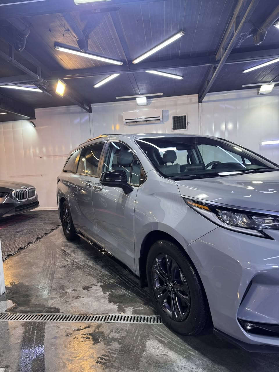 بسم الله الرحمن الرحيم
من رخصة مدير الاكروب اعادة النشر بسبب تنزيل السعر 

تويوتا سينا موديل 2024 مواصفات xse يعني فول مواصفات 

حادث خلفي كلش بسيط السيارة بدون ايرباك وصور الحادث مرفقة بلمنشور ماشية  تقريباً 18 mi السيارة حيييل نضيفة البجم كبس

السعر ٣٠٠$ 

اني مكلف بلنشر وغير متواجد على النت 

مكان السيارة بغداد

هذا رقم صاحب السيارة 

***********

***********
