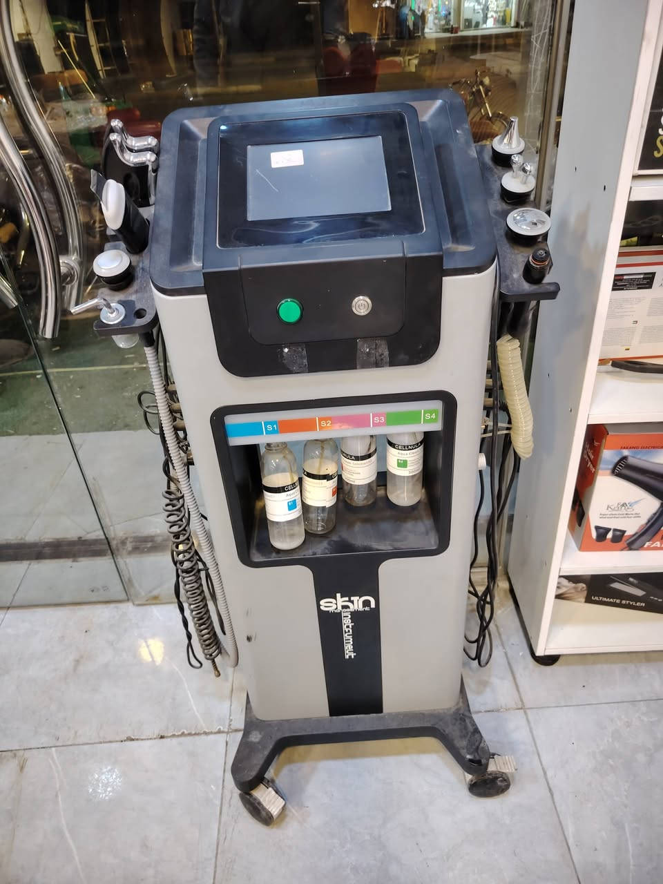 للحجز والاستفسارات وتساب ***********. ***********.  حي العامل شارع المستوصف قرب صيدلية الساقي. أهلا وسهلا اصدقائي الاعزاء. حي العامل. شارع المستوصف قرب صيدلية.
