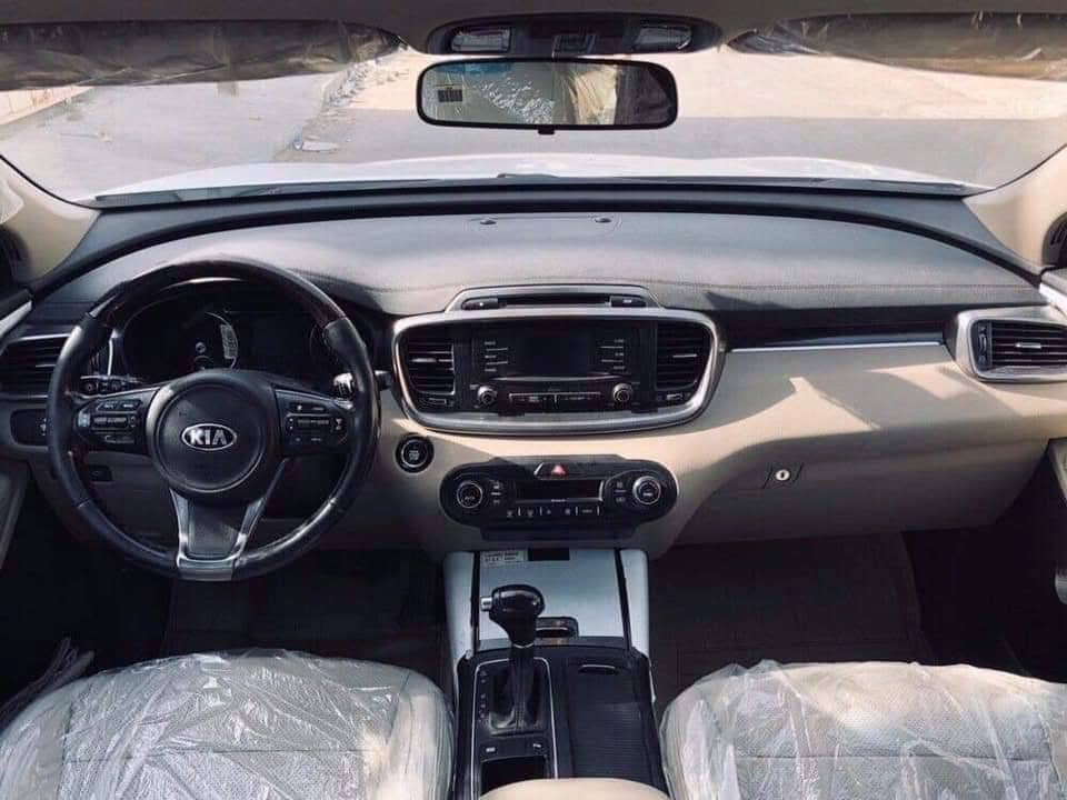 سورنتوا ١٨.خليجيه جديده مواصفاتها بصمه ٦سلندر.زنون و وزراكات و بردات خلفيه أصليه ويل ١٩كروم وتبريد فول وكشنات كهرباء وصندوق كهربائي وووووهوايه مواصفات بعد يعني فول عدى الفور ويل والقماره حديد....للإستفسار للسعر ***********
