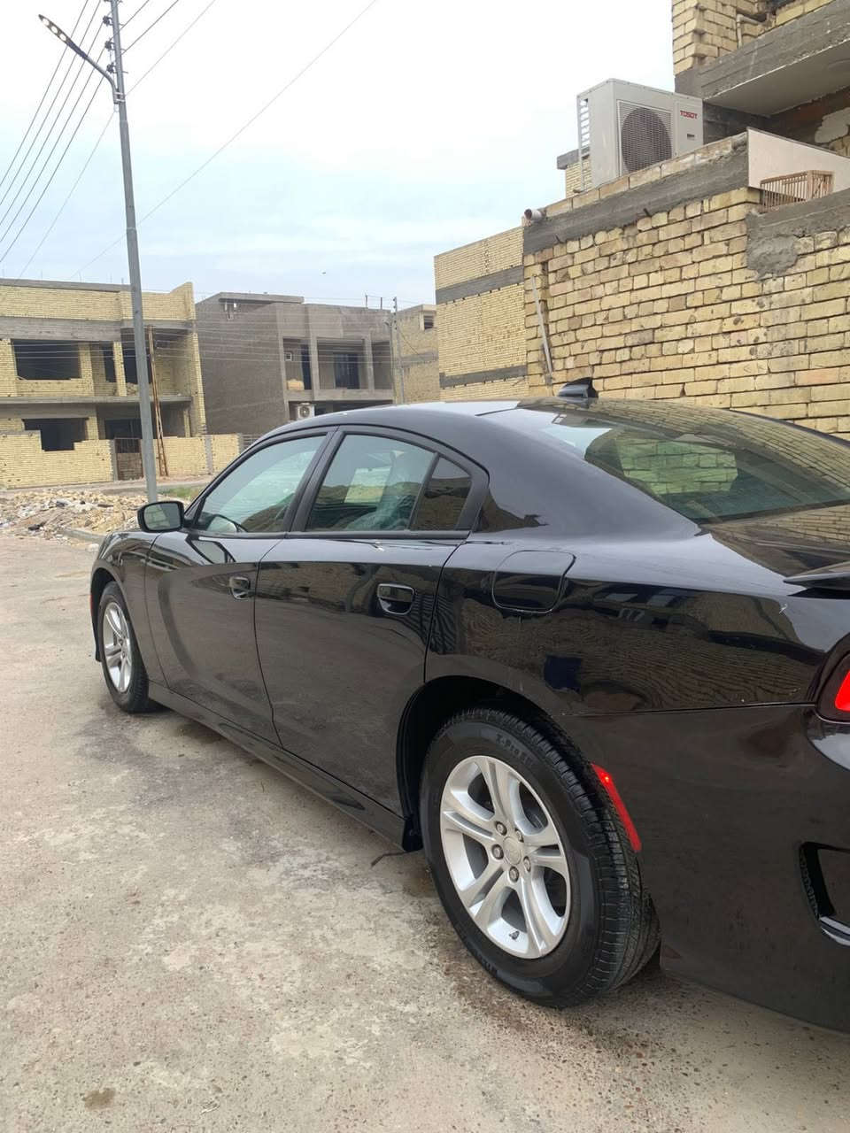 السلام عليكم دوج جارجر موديل 2023 اصل فئة SXT محدثه GT بلاكامل مكنية 3600 تو ويل  لون اسود ماشية 18 الف مواصفات فتحة سقف تشغيل عن بعد كشنات حظن شاشة كار بلي تثبيت سرعة سياره جاهزه من كل نواحي حادثها حرك قاعده فيوزات صور الاحادث علا واتساب رقم بغداد باسمي ترقيم جديد سعر 215 وبيها مجال مكاني بغداد الدورة رقم***********
