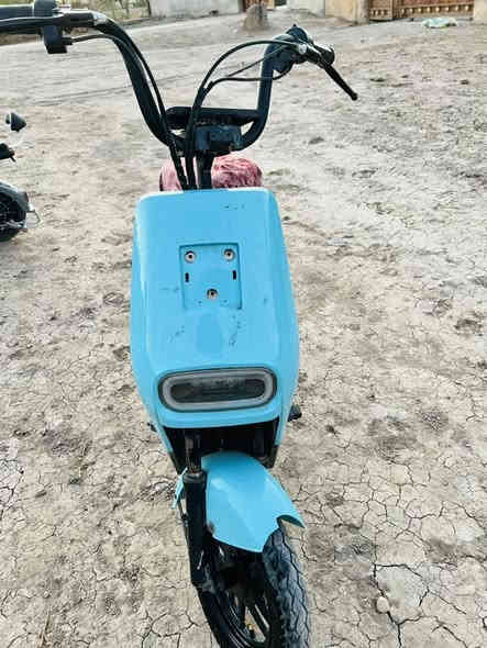 سلام عليكم دراجه شحن حجم 14بطاريات ماصار سبوع من بدلتهن كهربائيات كلها شغاله مثل ماتشوف بالصوره سعره 200 وبي مجال مكاني ديالى دلي عباس سراجق. ***********متواجد فقط وتساب.
