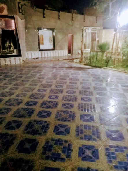 اللهم صل على محمد وال محمد
يرجى قراءة المنشور جيدا.قبل أن تتصل وتطلب حذف المنشور.وبعدها تغلق هاتفك
دار للبيع 
غرف نوم عدد 3
صاله 4*6
كلدور 4*3
مطبخ 4*5
مخزن2*14
استقبال خارجي 4*12
كراج سيارات 8*12
مدخل خاص للعائلة 
مدخل خاص للاستقبال 
حديقه مزروعة 5*10
حديقه صغيره 2*8
منور على مدار البيت 
مساحة البيت 600م
***********
