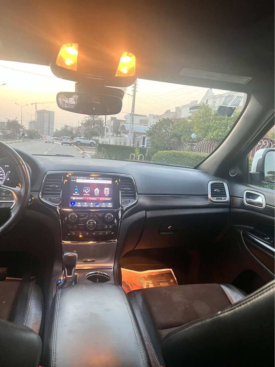 السلام عليكم 
جيب بلاك توب ابيض وارد امريكي
موديل 2021
فتحه 
كشنات كنتارا وجلد 
رادارات  امامي جانبي خلفي
فور ويل
اطفاء ذاتي 
مكينه 6 سلندر 
تحديد مسار 
وباقي الموصفات 
السياره بدون ارباك 
حادث خلفي  
بجم كبس 
ا
السعر 260$ 
مكاني بغداد 
*********** بغداد, العراق
