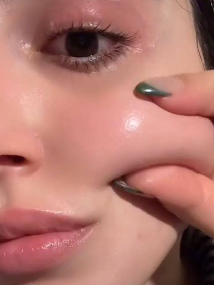 هل تعلم؟ ✨
أن استخدام ماسك باودر مع ألو أكتيفاتور يساعد على:
• تنظيف المسام بعمق
• تقليل مظهر التجاعيد
• شد البشرة ومنحها نضارة
• تهدئة البشرة بفضل البابونج 🌿
قناع يعطي بشرتج إحساس بالنظافة والانتعاش.
للطلب أو الاستفسار راسليني خاص 📩


**إذا كنت صاحب هذا الإعلان وتريد حذفه لأي سبب، رجاءا أرسل رسالة إلى الدعم الفني**