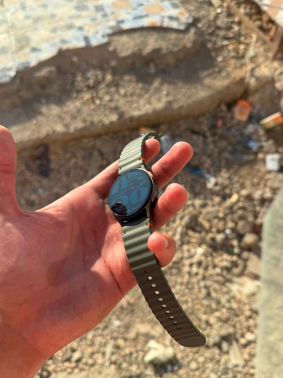 Samsung Galaxy Watch7

معالج جديد 3nm فائق السرعة 
شاشة AMOLED عالية الدقة بألوان قوية وسطوع ممتاز
تتبع نبض القلب على مدار 24 ساعة
قياس الأكسجين بالدم (SpO₂)
تتبع النوم وتحليل جودته بالتفصيل
                          GPS مدمج عالي الدقة للرياضة والمشي
مقاومة للماء والغبار
بطارية تدوم ليوم كامل وأكثر حسب الاستخدام
استقبال الإشعارات والمكالمات مباشرة من الساعة
أكثر من 100 وضع رياضي
تصميم فاخر وخفيف على اليد
مدعومة بميزات الذكاء الاصطناعي الجديدة من سامسونج

الحالة: ممتازة قياس 40mm
السعر : 150 الف 
***********

