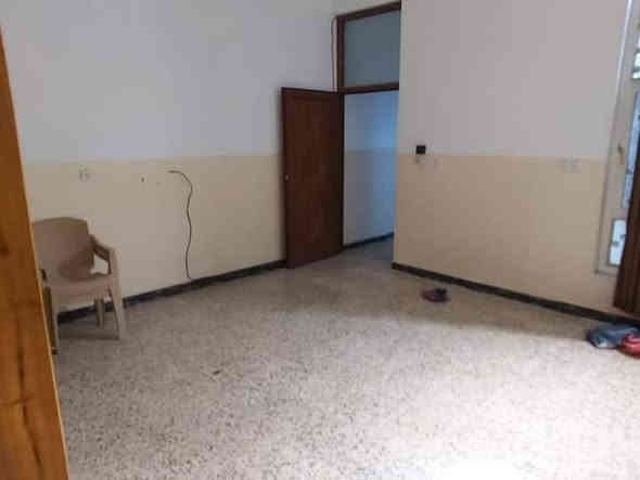 دار للبيع ١٠٠ متر ٥×٢٠ طابو صرف طابقين الطابق الاول كامل اي نقص مابيه والطاابق الثاني هيكل مسكف فقط 
السعر ٨٠ وبيه مجال 
العنوان /ديالى  بعقوبه  باب الدرب شرقي بعقوبه  قرب مدرسة مريم الجديدة  
للإستفسار على الخاص او الاتصال على الرقم. / ***********
