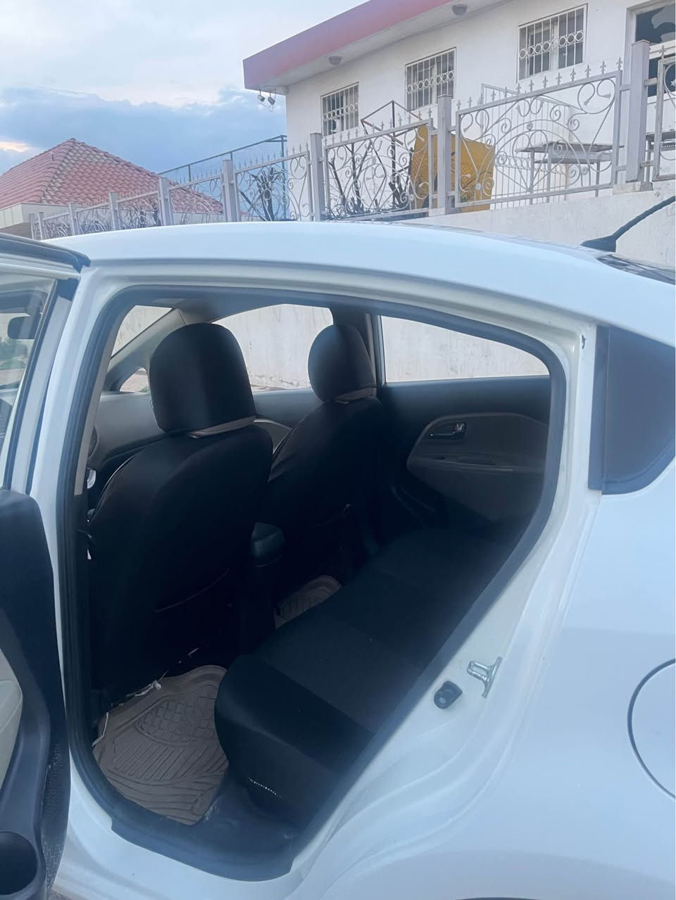 کیا ریۆ 2017  خەلیجیە سەیارەکە بێ بۆیاخە بەس دوو جی سەرتە کوتیی هەیە نرخی ١٠٣ وەرقە و ماجالە  ژمارەی موبایل ***********_***********_ Singapore
