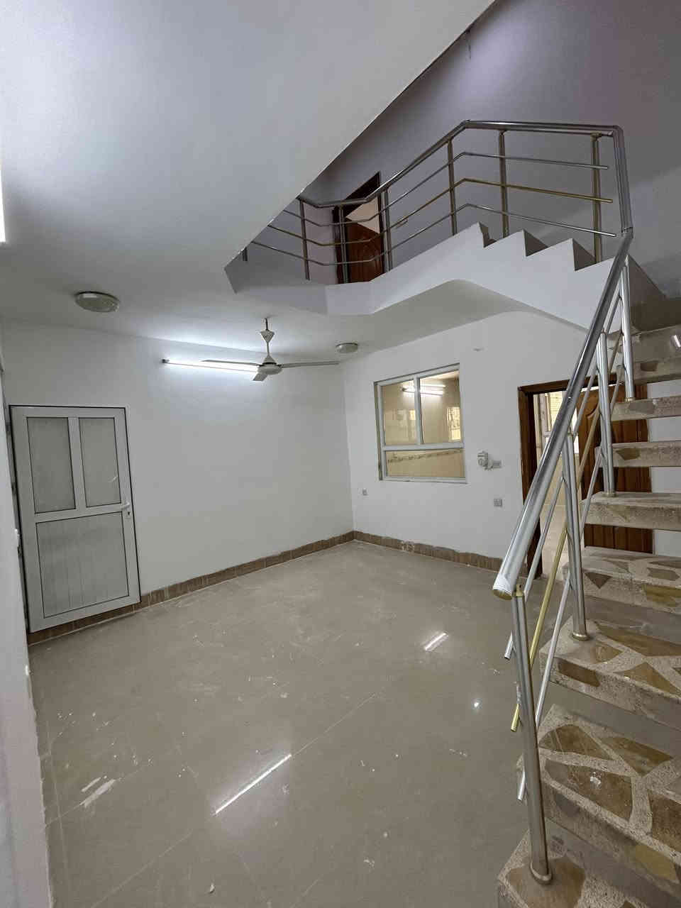 بيت للايجار بسعر مناسب في منطقة بختياري اربيل
مساحة 100 متر 
3 غرف نوم+صاله+مطبخ 
3حمامات 
يبعد عن شارع عشرين 50 متر فقط 
للتواصل:*********** محمد البياتي
