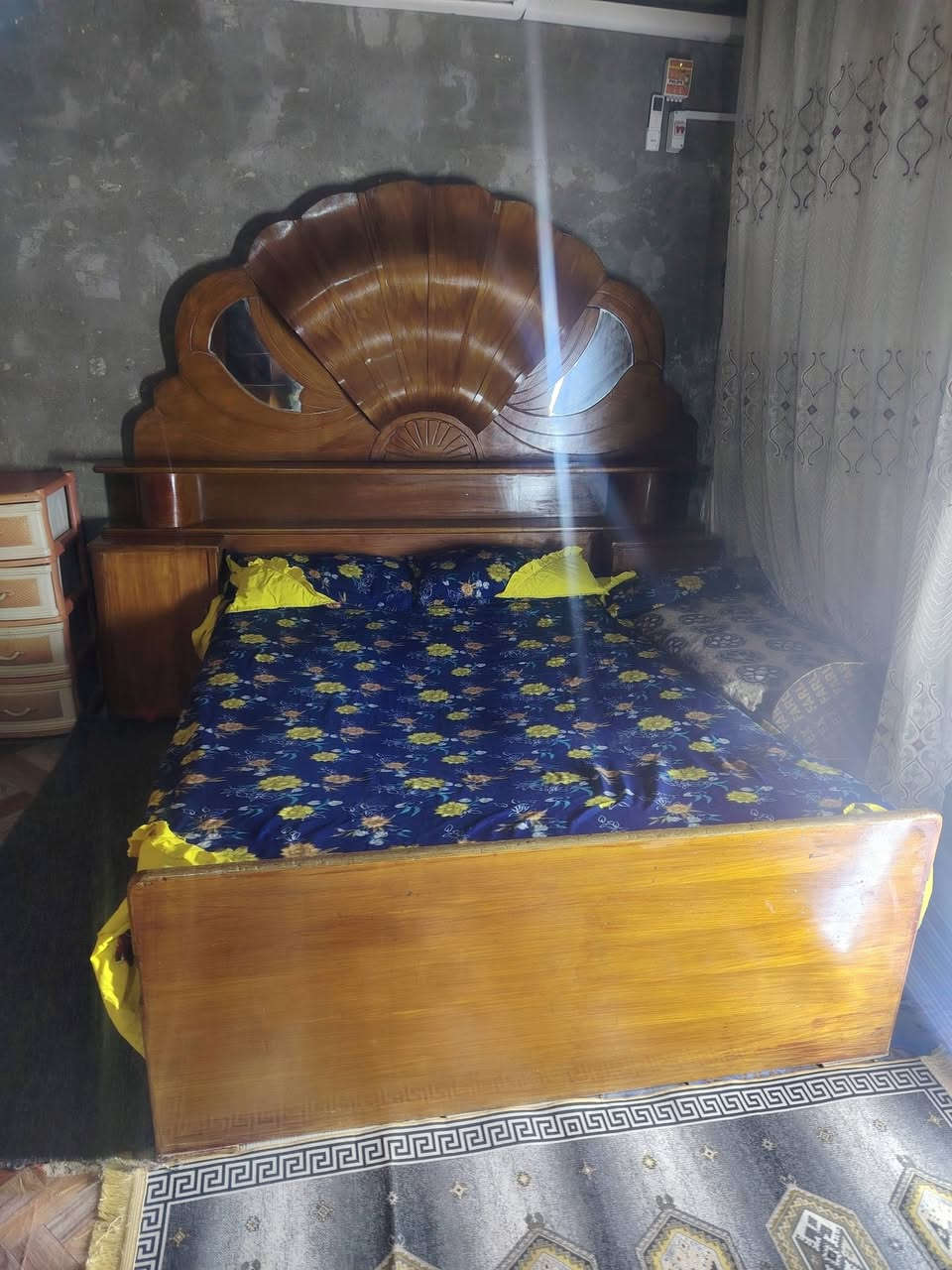 سلام وعليكم غرفت خشاب البيع كامل تضيفه كلش ال مكان شاميه السعر 650 ومجالهه حك جيه ***********

