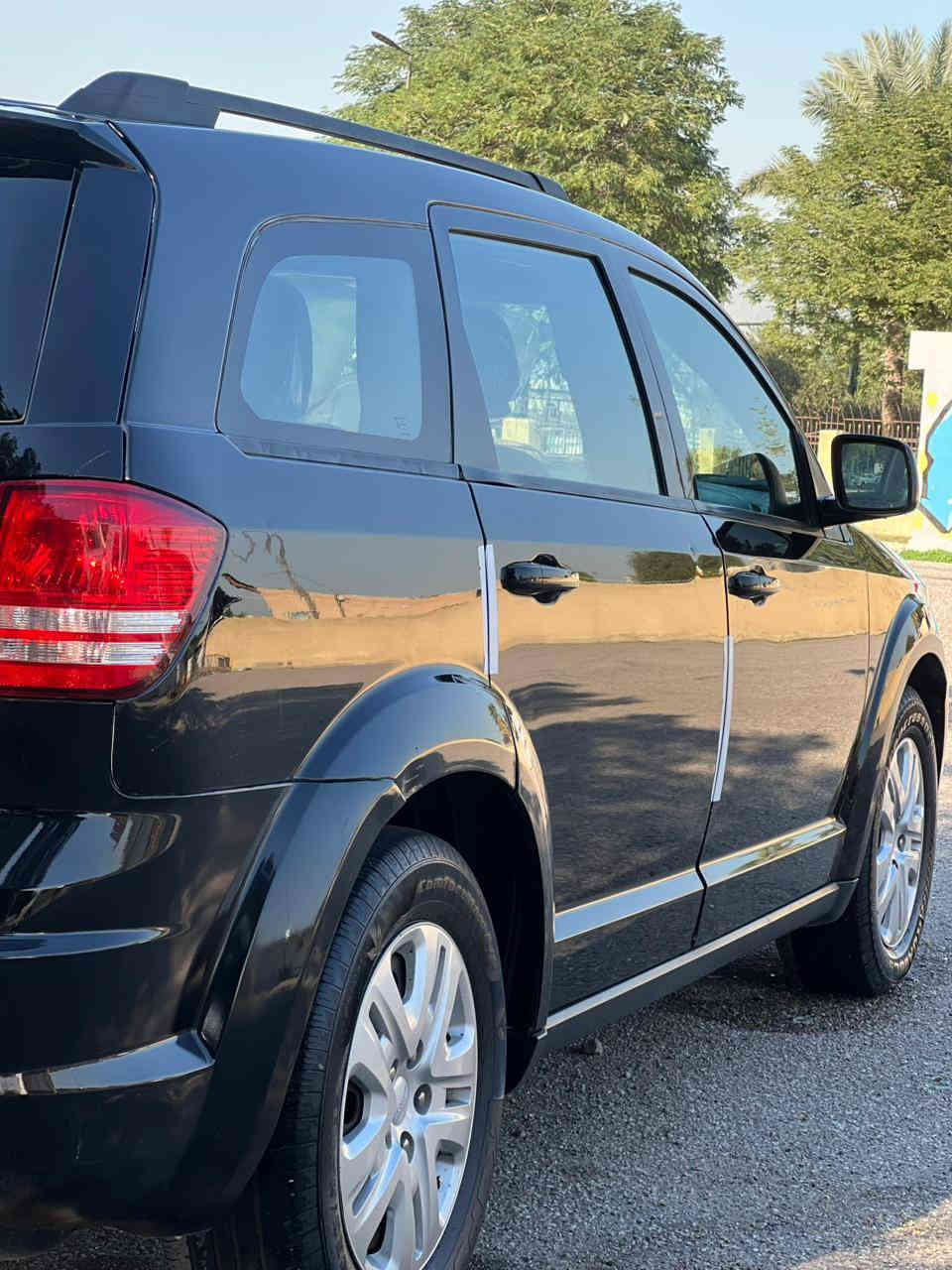 السلام عليكم
من رخصة الادمن 
سيارة جورنى 2017
وارد امريكي 
حادث السيارة 
جاملغ وبنيد
مكينة. 4سلندر
مكينة وكير كفالة
تخم تاير جديد
حداديات السيارة
صدر امامي خلفي جديد
سيارة 7راكب
3قطع تبريد
تخم تاير
باترى جديد
شاشة صغيرة
تحكم ستيرن
مانع انزلاق
كروس سرعة
داخل مخمل 
مثبت سرعة 
قاصات خلفية
سيارة جديدة وخير من الله 
رقم سليمانية
وكالة تريد  تحويل حاضر
مكان السيارة.بغداد الشرطة الخامسة
السعر :125$وبيها مجال 
رقم الهاتف :***********
