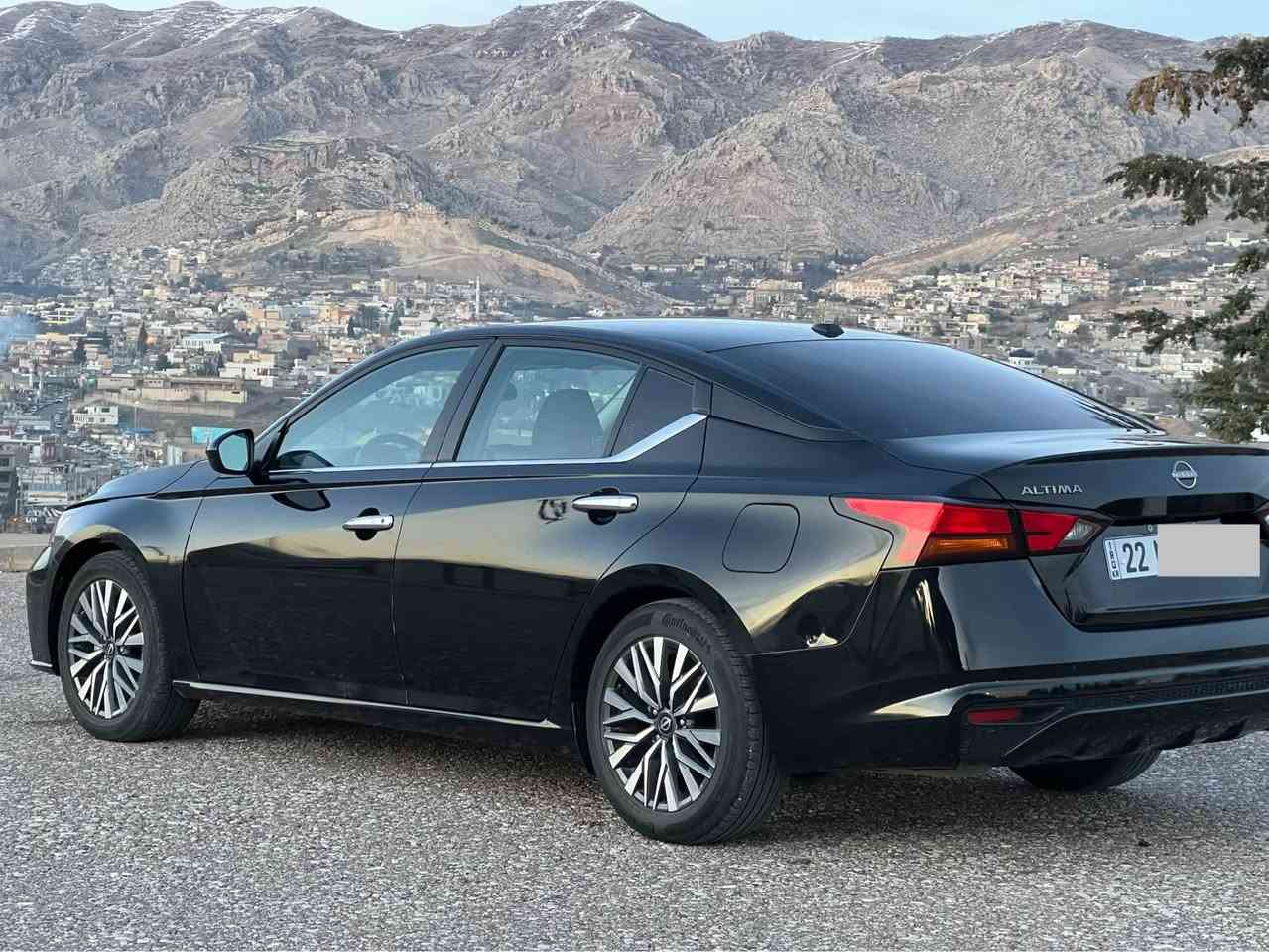 السلام عليكم 
للبيع نيسان التيما موديل 2023 اسود قطران
سعر  150 $$$
السيارة رقم أربيل بسمي تحويل وكآلة تريد حاضر نفس اليوم
مكينه وكير وتبريد كله بشرط وين ماتريد افحص
محرك 2500 المرغوب اربعه سلندر بدون تيربو وبدون دبل اكسل
مواصفات SV 
كشن كهربائي 
رادار امامي وخلفي وجانبي كله شغال شرط
بصمه 
ابواب بصمه 
صندوق بصمه
تحديد سرعه
تشغيل عن بعد
حساسات خلفي جانبي كلو شغال شركة
أربع أطارات أصلي قبل أسبوع شديت جديد
السيارة خير من الله على وضع الشركة 
دينار مصرف مآبيها جاهزة
شاشه وكاميرا
ماشيه 36 آلف 
وبعد بيها مواصفات 
سيارا بيها جاملغ وبنيند بدون شواصي
رقم شاصي موجود مع صور
ارباك فقط ستيرن وراجع سستم
سيارا احلى من صور سيارا نظيفه ما بيها مصرف
حجر كزوز بشرط
هاتف ☎️ *********** واتساب موجود 
العنوان عقرة تبعد عن الموصل واربيل مسافة تقريباً ساعة اخي وعزيزي مو شراي لاتراسل واعبر المنشور ؟؟؟ دهوك, العراق
