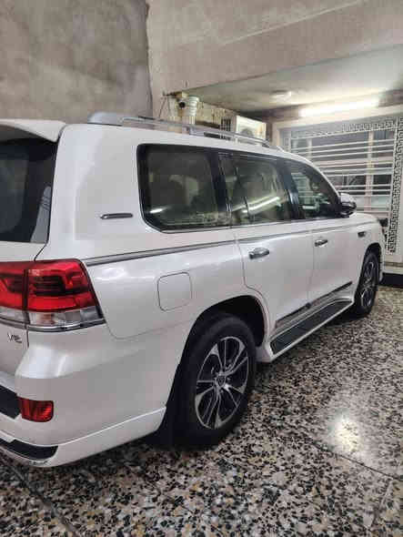 السلام عليكم لاندكروز موديل ٢٠٢٠ فطيم ماشية ٨٥ بغداد بأسمي مكفولة عنوان بغداد الرقم *********** سعرها ٥٧$
