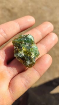 ملاگط • زمرد • حجر كريم