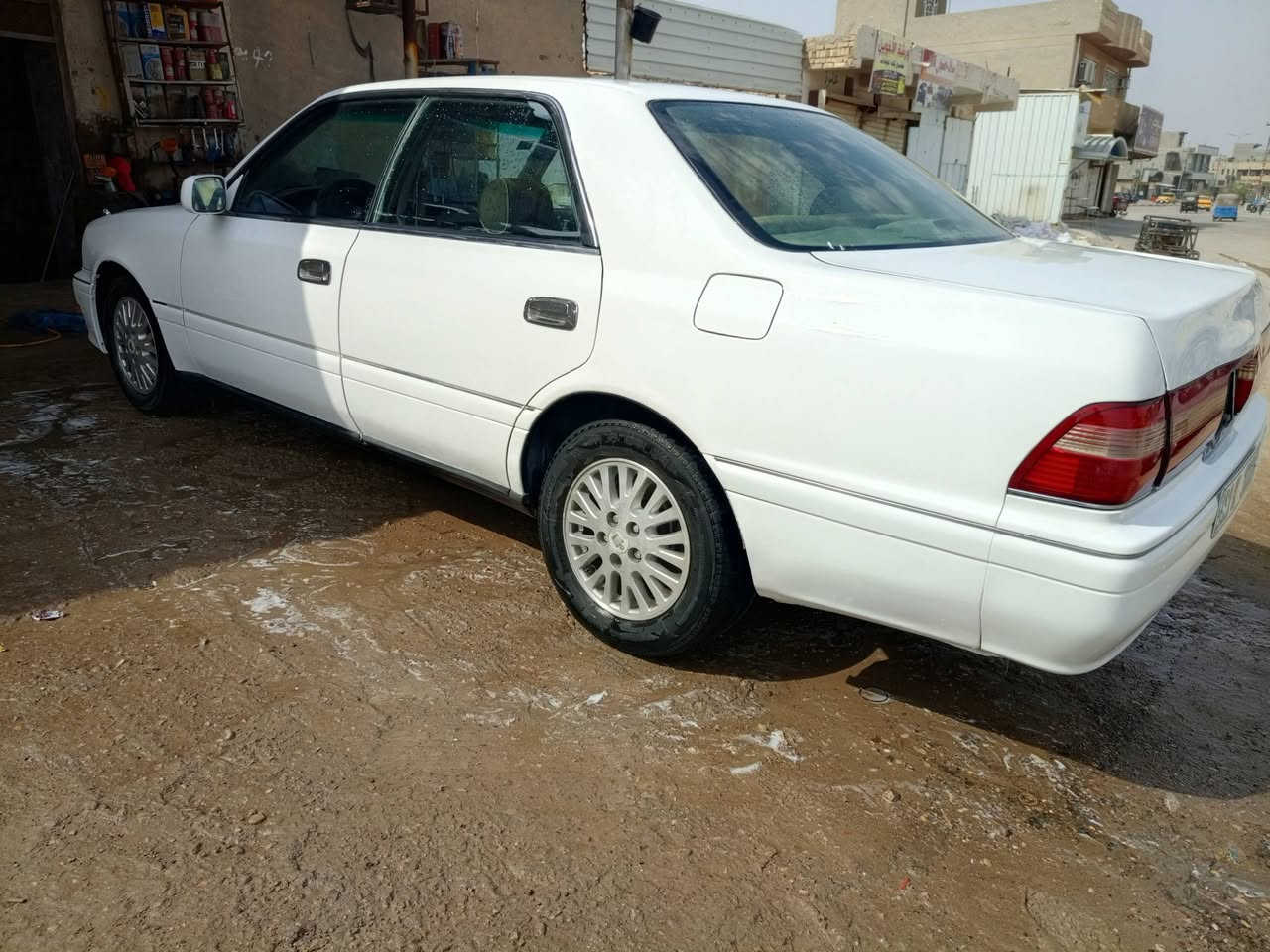 السلام عليكم
راس ثور مكصوصه جنطه و مصبوغه جماليه  
موديل 97
تخم تاير 
محرك 2ونص محرك بطه 
رقم بغداد مشروع وطني 
تحويل ثاني يوم ب اسم المشتري 
العنوان واسط النعمانيه 
***********
