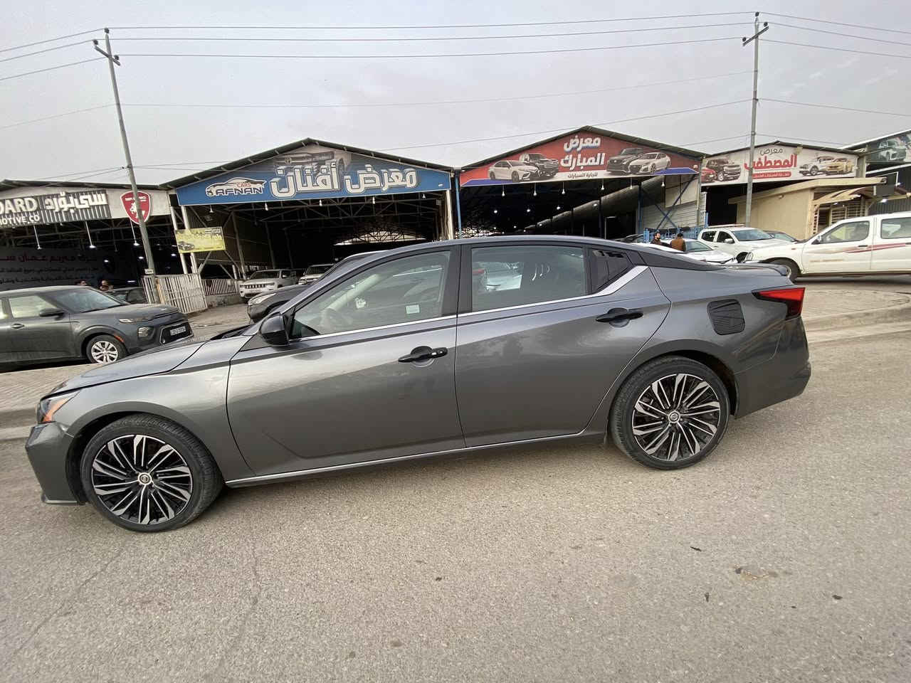 السلام عليكم
نيسان التيما 2023 

المواصفات s

بصمة

تشغيل عن بعد

لايتات زينون

تحديد مسار 

رادارات اربع جهات 

ويل SL

كامرة

ماشية45000 ميل

وبعد بيها هواي مواصفات 

الضرر جاملغ امامي جهة سكن مبدل وقبق الجنطة سرقة فقط ومبدل 

الرقم السليمانية خصوصي 

سنوية 2030 مرقم جديد 

المكان كركوك 

رقم الموبايل ***********

السعر 153 بي مجال بسيط يرهم مراوس وي سني هندي
