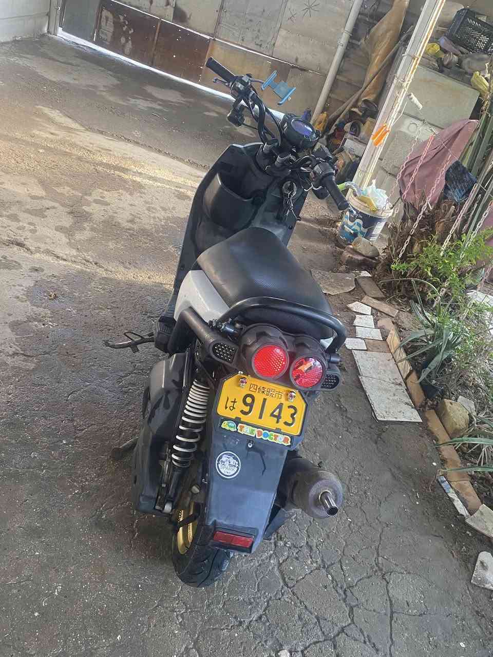 سكنس جبلي موديل2010 
ماشيه 28 الف حقيقي صالنصه صجميه بلاديه وياها اجت 
بلاديه مكفوله كفاله عامه ماناقصها شي نكره كل وكت مكينه بلاد سعره (مليون و200) وبيها مجال 
مكان بغداد زعفرانيه جسر ديالى القديم 
استفسار اتصال (***********)
