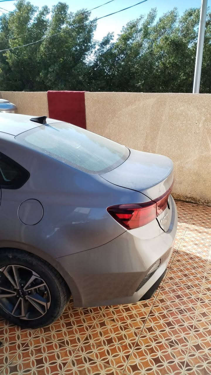 السلام وعليكم اخوان #للبيع فورتي موديل 23 نص مواصفات ماشيه 75 الف كيلو قابل للزيادة حادثه جانبي صفحه صدر بيبان ثنين مبدلات رقم بغداد ب اسمي # سعرهـه 145 وبيها مجال للاستفسار خاص او ع رقم ***********

