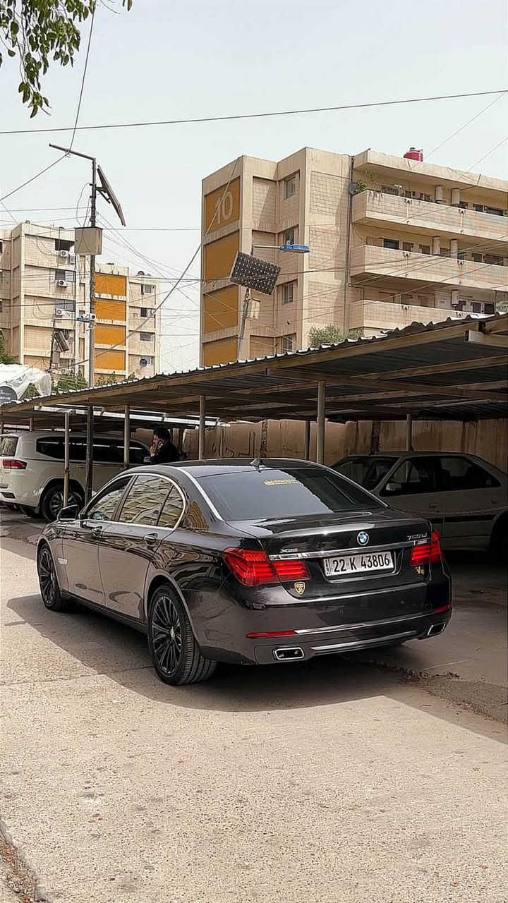 السلام عليكم BMW 750Li  X Driveموديل 2014 v8 twin turbo 4.400 
للبيع او للمراوس 
السياره فول الفول (مواصفات خاصة )
فتحة سقف قماره كنتاره باب طويل وصندوك كهرباء 5 بصمات مع شفط البوب وبردات كهرباء عدد4 وميز طعام عدد 2  و3 شاشات مع سستم صوت نظام تعليق هوائي اوتو  كل مواصفاتهه شغاله ونظافة غرفتها 100‎%‎ ماشيه 167 الف كيلو كير كفاله مكينه جديده وكفاله صفر مسج سياره نظيفه بيهه فقط البنيد مصبوغ بدون حادث وع الفحص واستخدام شخصي مكانهه بغداد للبيع او مراوس (*********** ) والسعر (220 ) ورقه وبيها مجال
