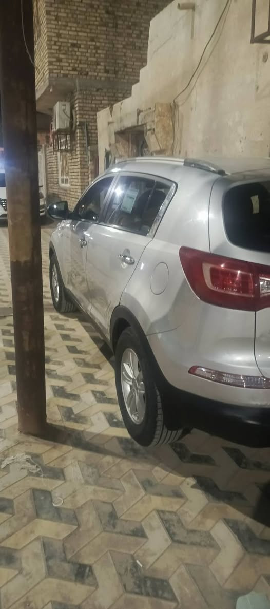 السلام عليكم كيا سبورتج خليجي 2011
السيارة بصره بسمي 

حجم المحرك 2000

كير والمحرك كفاله 

ماشيه 125 الف 

مكان السيارة ذي قار 
السعر 125 وبيه مجال قليل 
***********

*********** واتساب
