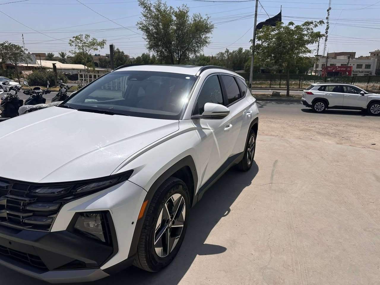هيونداي توسان 2025 sel sport وارد امريكي دخول جديد 
السيارة فول مواصفات ماشية 21 الف محرك 2500 بانزين
-فتحة 
-شاشة متصلة
-فور ويل
-اربعة انظمة قيادة 
-تحكمات ستيرن
-سياقة ذاتية 
-كير 8 سرعات اوتو هولد بريك دكمة واطفاء وتشغيل ذاتي اوتو ستوب
-داخل جلد ملكي كشن وجنطة كهرباء 
هواية بيها مواصفات 
حادثها تبديل بنيد فقط صور حادث بالمنشور نفس لون والجنطة بيها بارد على كد اصبعين والقمارة هم رصعة صغيرة مال نقل مأشر عليهم بالصور مال نقل مصلحة كاملة السيارة 
مكان السيارة بغداد السعر 189 بيها مجال بدون رقم السيارة .
اعتذر عن المراوس 
للاستفسار الاتصال 
*********** بغداد, العراق
