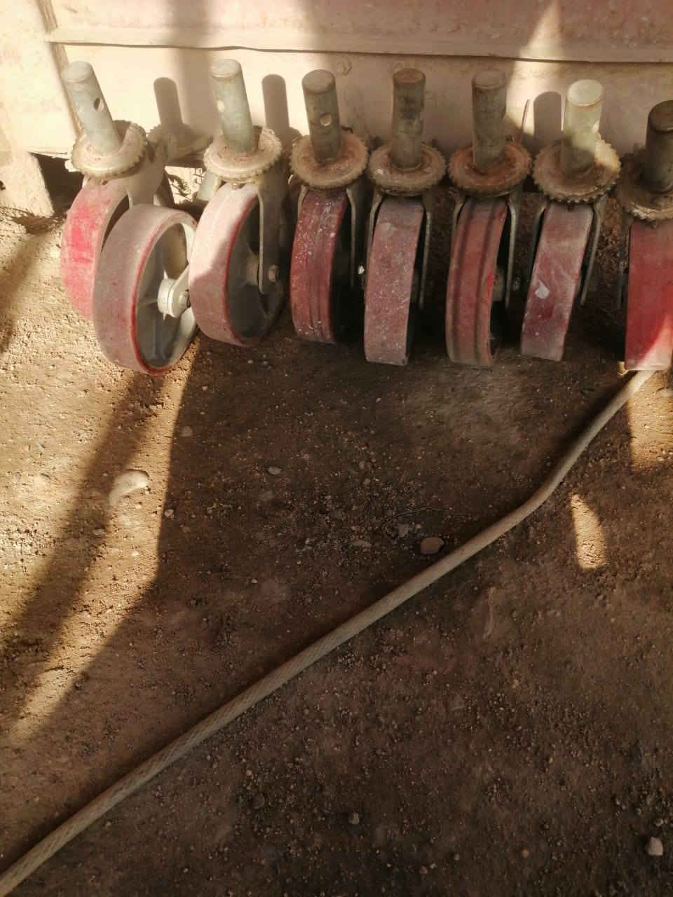 يوجد سكلةتعليق نظيفةكلش قياس4م وعربات خمسة تفصال حديدقوي وتايرات سكلةام القفل ***********
