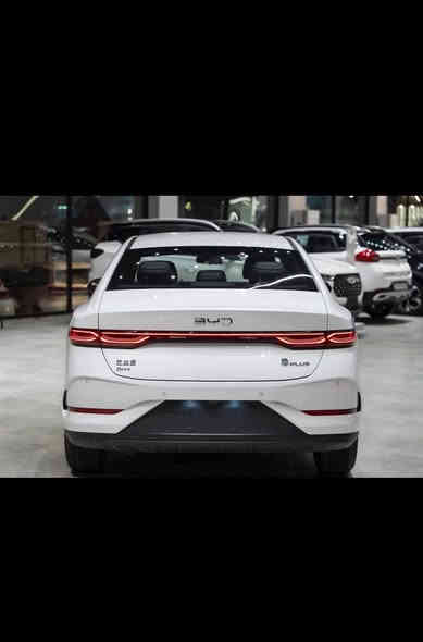 2025للبيع byd qp2100km
السعر ١٢٤٠٠$ ارخص سعر 
فوول داخل ابيض 

عنوانها دهوك 
***********
*********** دهوك
