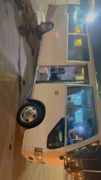 كوستر موديل.2013 للبيع مكينه بيها تنقيص قليل اكسل بي ونه  بالخامس وبيه...