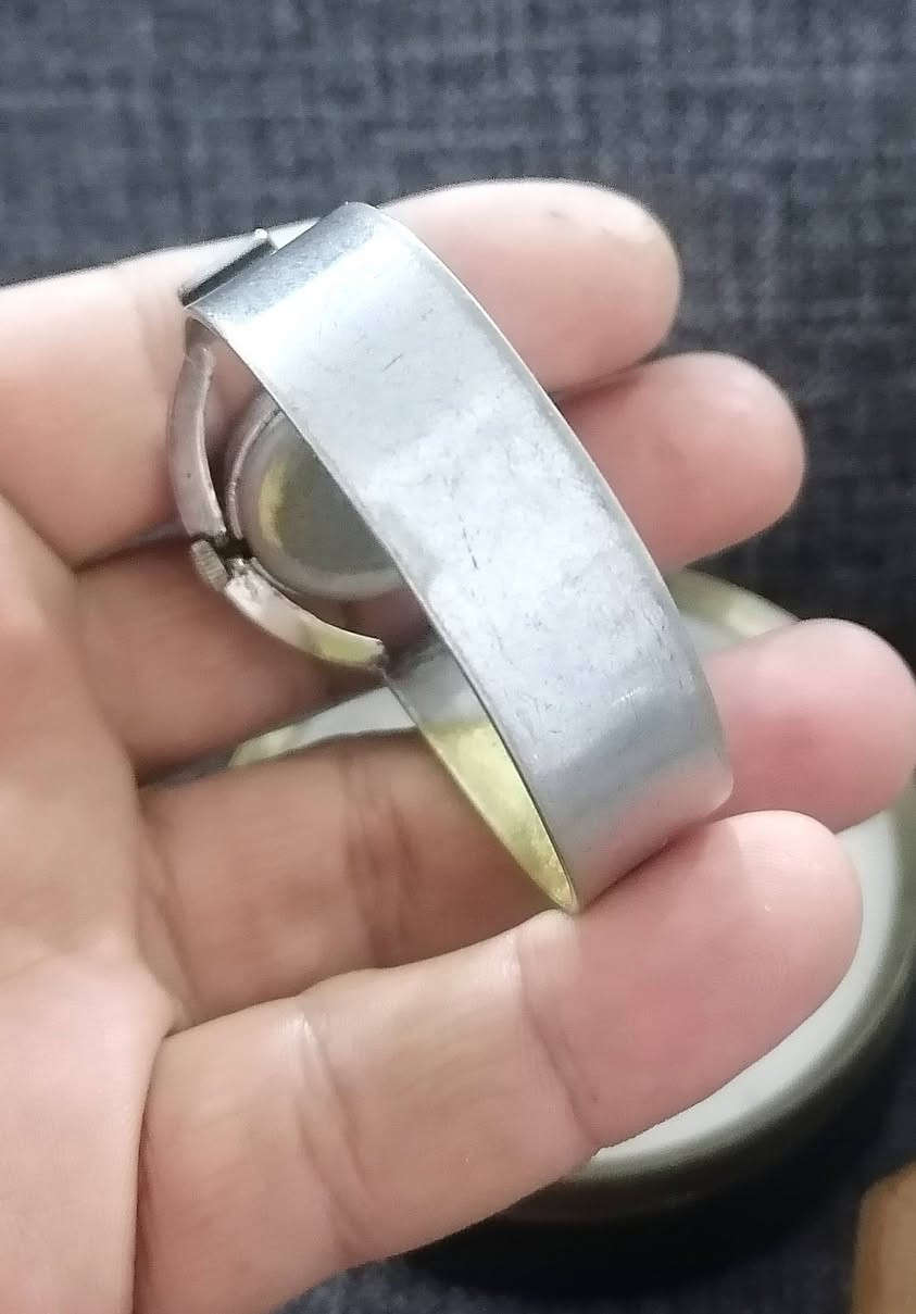 ساعة نسائية سويسرية انتيكة
ساعة انتيكة صناعة سويسرية صناعة الاربعينات تعمل بشكل جيد تعمل بنضام التنصيب ميل الثواني الصغير يعمل بدون اي خلل يتوفر توصيل


**إذا كنت صاحب هذا الإعلان وتريد حذفه لأي سبب، رجاءا أرسل رسالة إلى الدعم الفني**