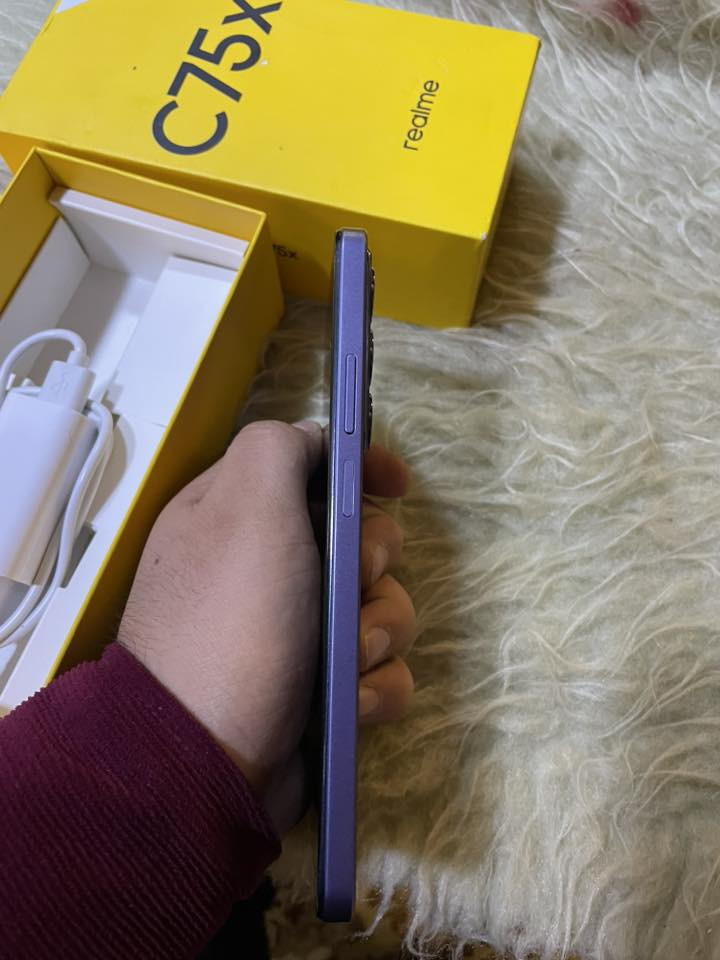 ريلمي C75X
الجهاز مستخدم شي قليل
حيل نظيف بي هاي الطخه الي يم شحن بس 

ذاكرة 256
شاحنة اصلية 
كاميراتو حيل حلوة 
سعر 210
وبي مجال 
مكاني موصل ايسر 
***********
