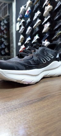 حذاء باله جديد قياس43 سعر25وي التوصيل   رقم الهاتف07777485417