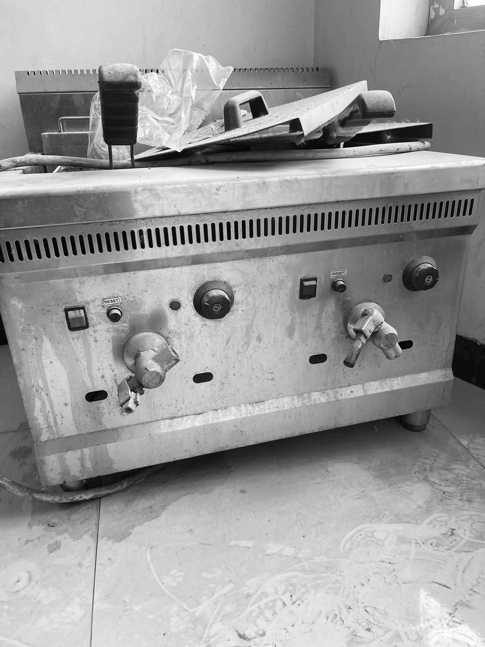 أغراض للبيع الاتصال على ***********
