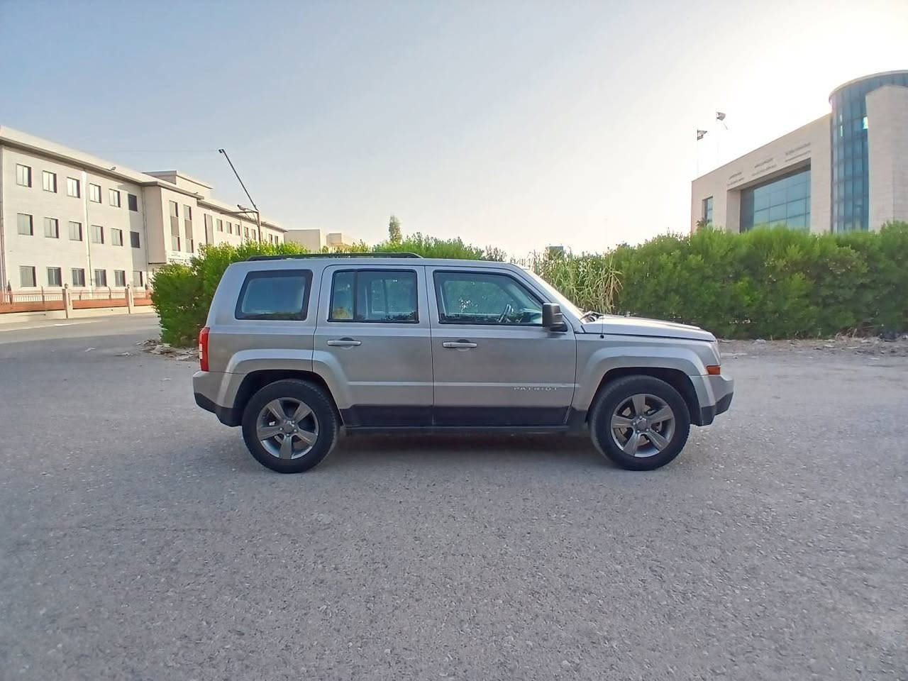 جیب پاتریوت 2017مەکینە 2400  شەش پارچە بۆیاخ کەمێک پێشی هەیتی بەناوی خۆم نرخی 94وەرەقە ..هەولێر *********** أربيل, العراق
