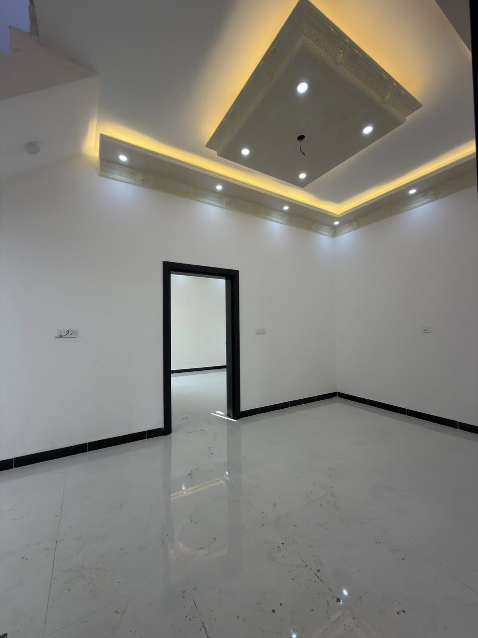 دور تونات زيرو قيد الانشاء عدد 3 شهر وتكمل
الديوم منطقة التصنيع خلف علوة الاسماك مباشر
شارع20م وقريب جداً من شارع 60
الدور نفس تصميم البصور بضبط
مساحة كل دار 100 متر واجهة 7 الا ربع نزال 15 ركن
عدد 3
يتكون كل دار من 
ثلاث غرف نوم 🛌 
واستقبال ومطبخ وصالة وسطية
وكراج وثلاث مجاميع صحية
ارضية بورسلين هندي شغل فول
سحب مغربي ابواب داخلية تركي
شبيابيك المنيوم ابواب قاصة
نضام جزامة نضام غاز
للاستفسار الاتصال
***********
